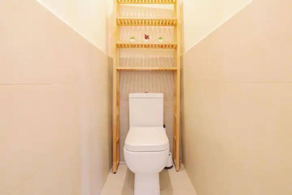 Bright And Quiet 2-bed 2-bath With Great Patio Londres