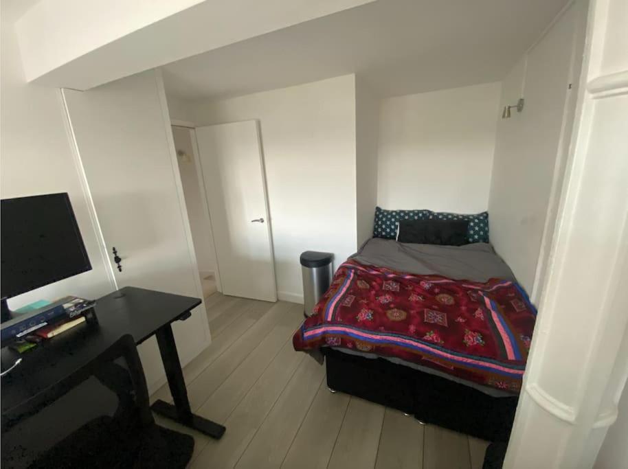Luxury Artistic 2 Bedroom W/balcony-great Location London