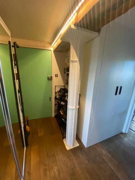 Apartment Luxury Artistic 2 Bedroom W/balcony-great Location London