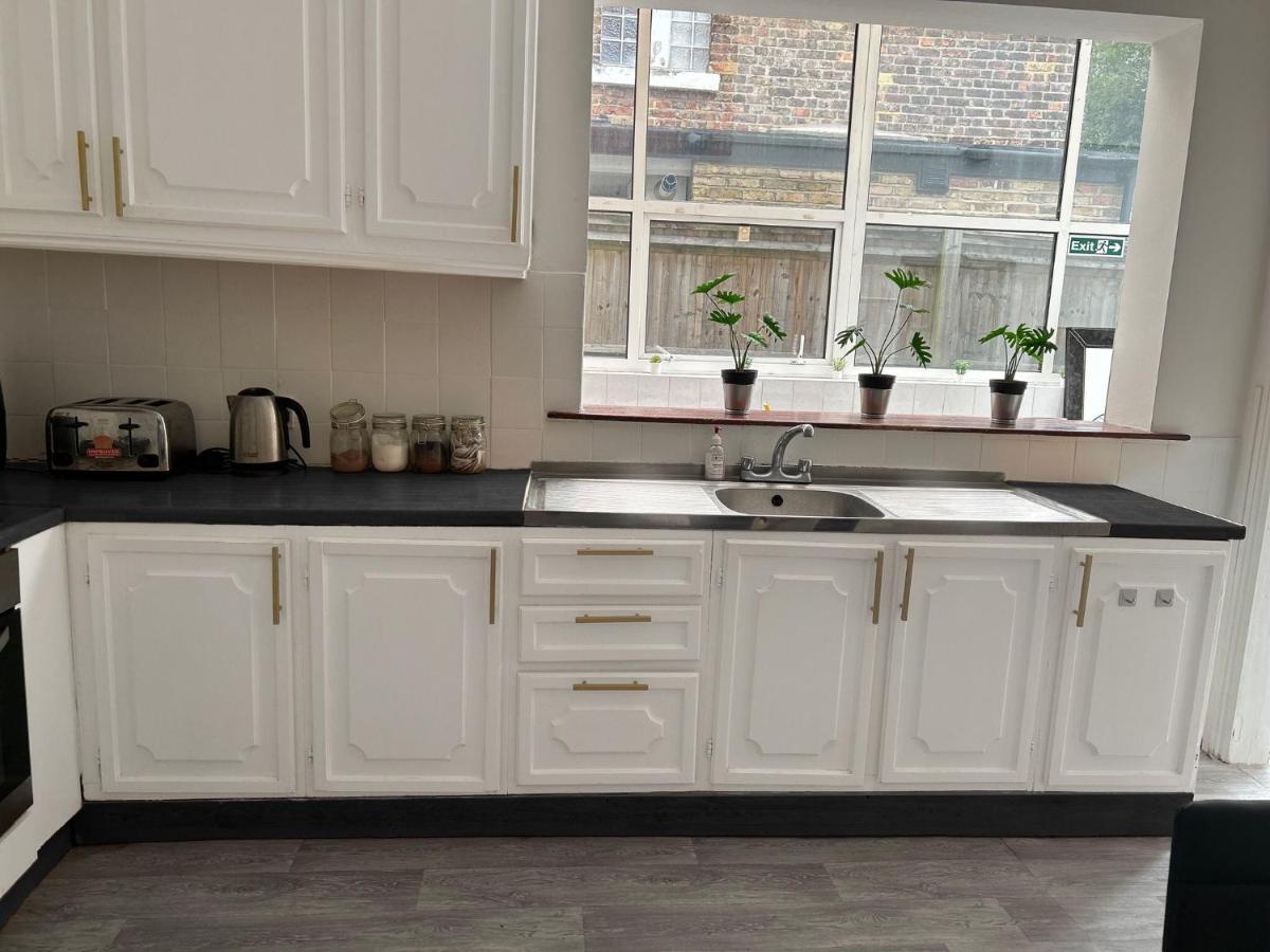 Gasthof Balham, South Spacious F2, 6 Available London