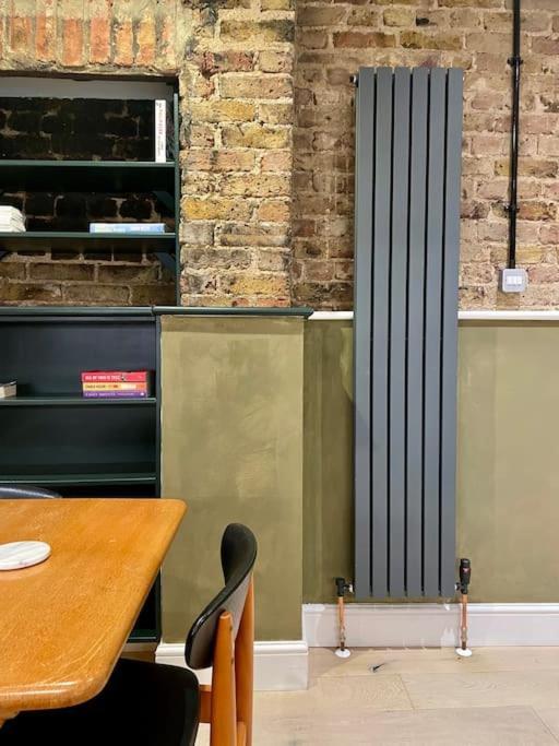 Exposed Brick Flat Finsbury Park Apartment