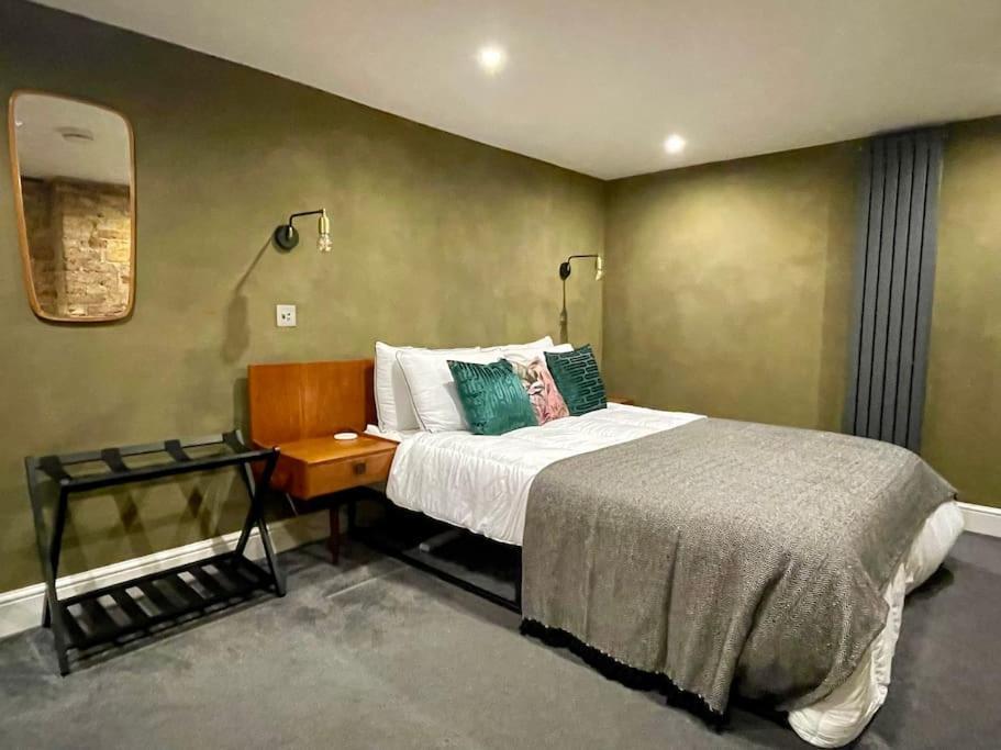 Apartment Exposed Brick Flat Finsbury Park *