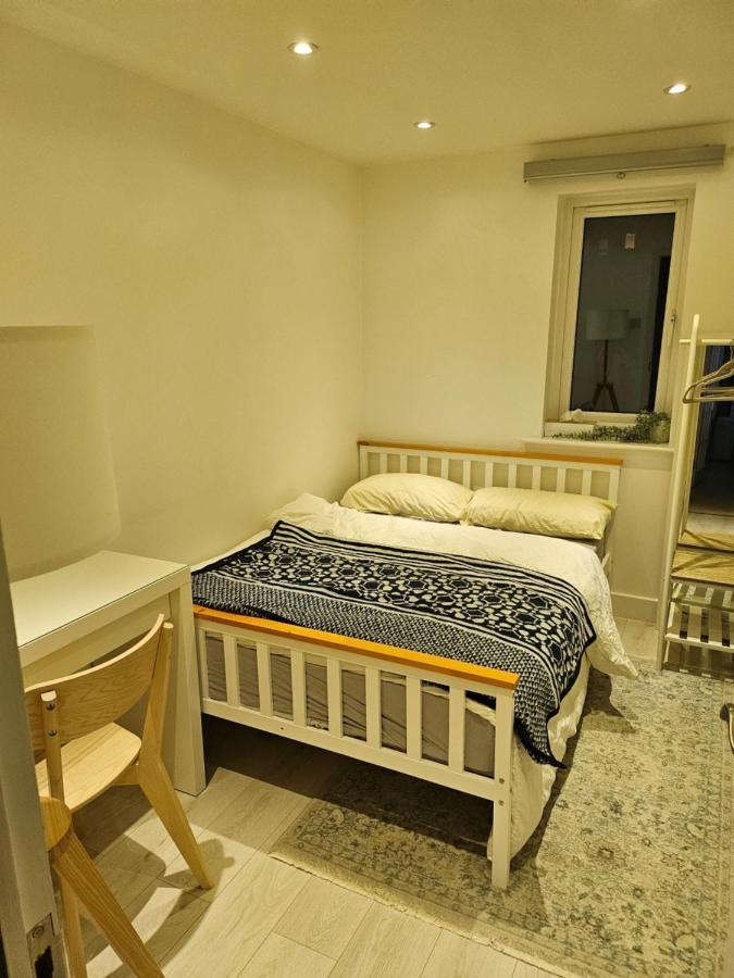 Homestay Transom Close London