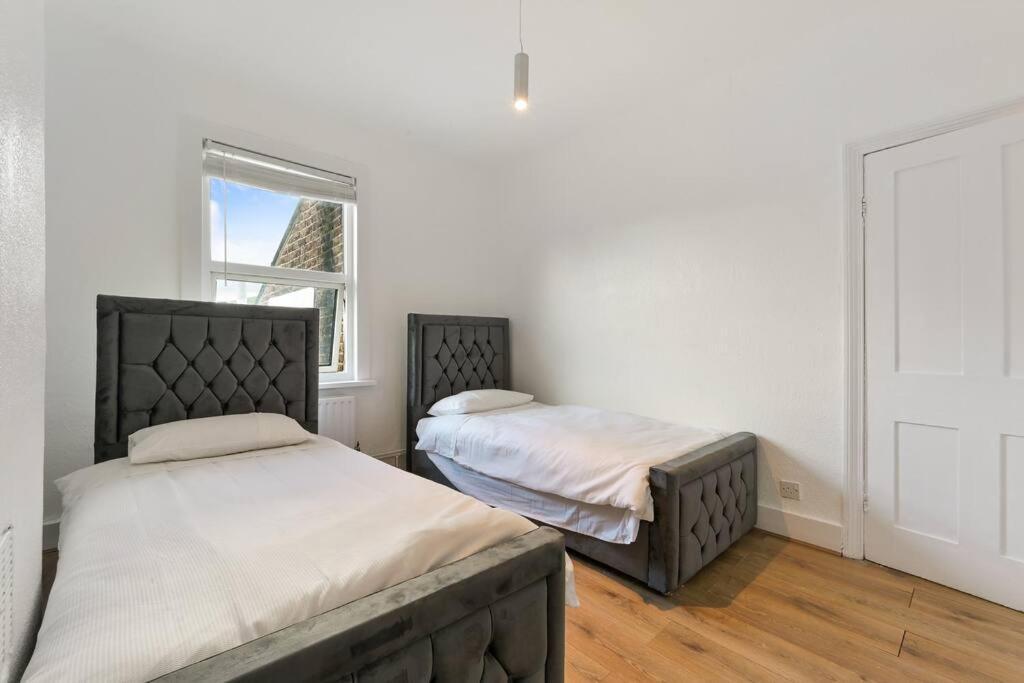 Cosy 3 Bed In Colliers Wood London