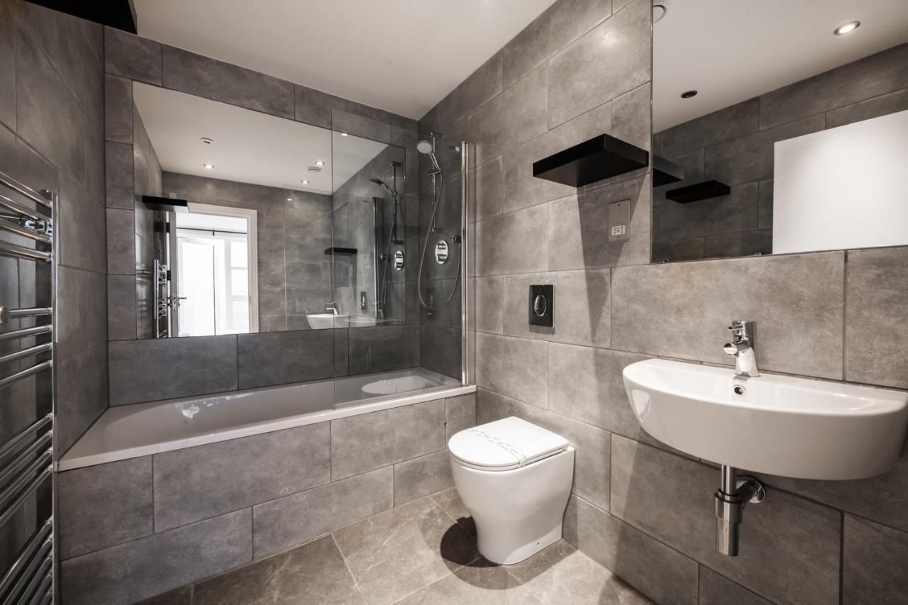 2 Bed Flat In Clapham Common * London