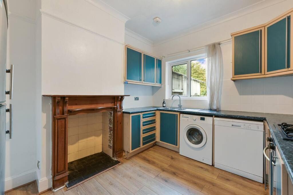 Holiday home Cosy 3 Bed In Colliers Wood