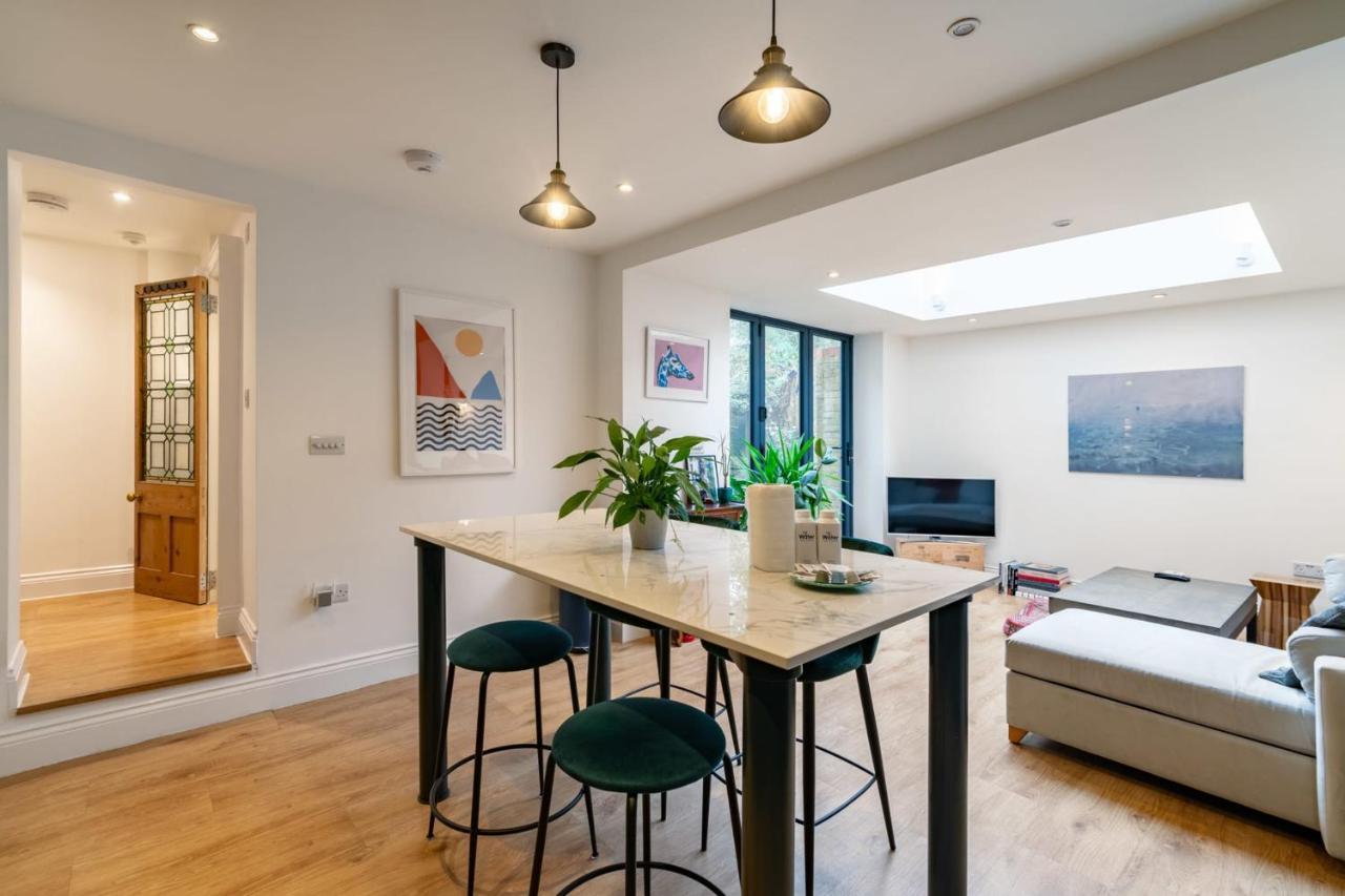 Apartment Beautiful Two Bed Abode In South West *