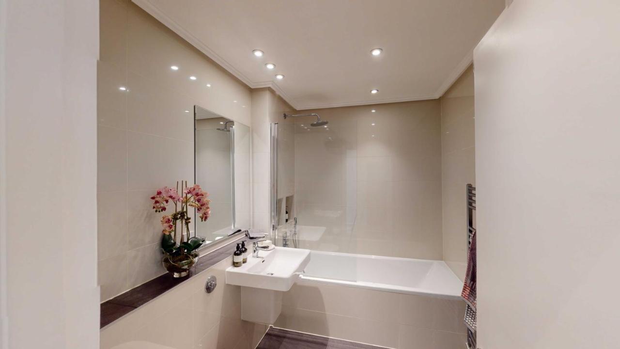 The Harrington - Knightsbridge - 18 Rutland Gate * London