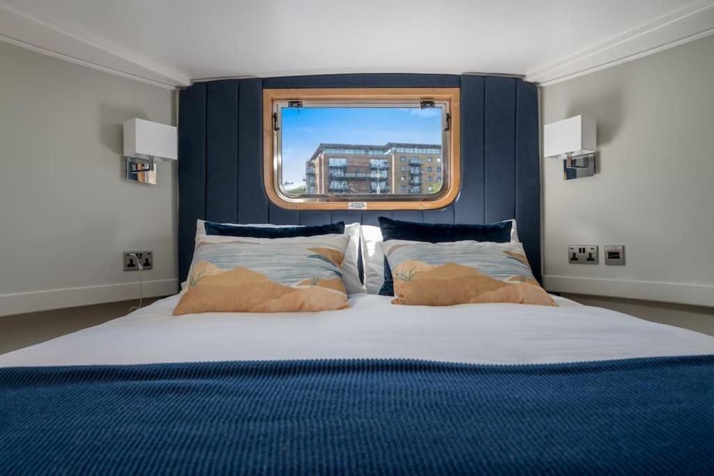 Luxurious Houseboat Near Canary Wharf In Botel Londres