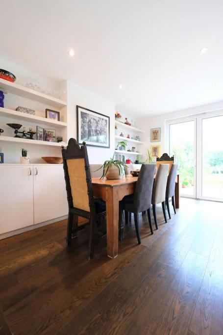A Beautiful And Welcoming And Garden Holiday home *