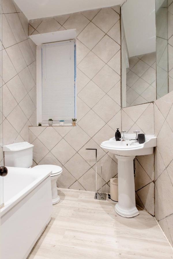 Spacious Apt In Central * London