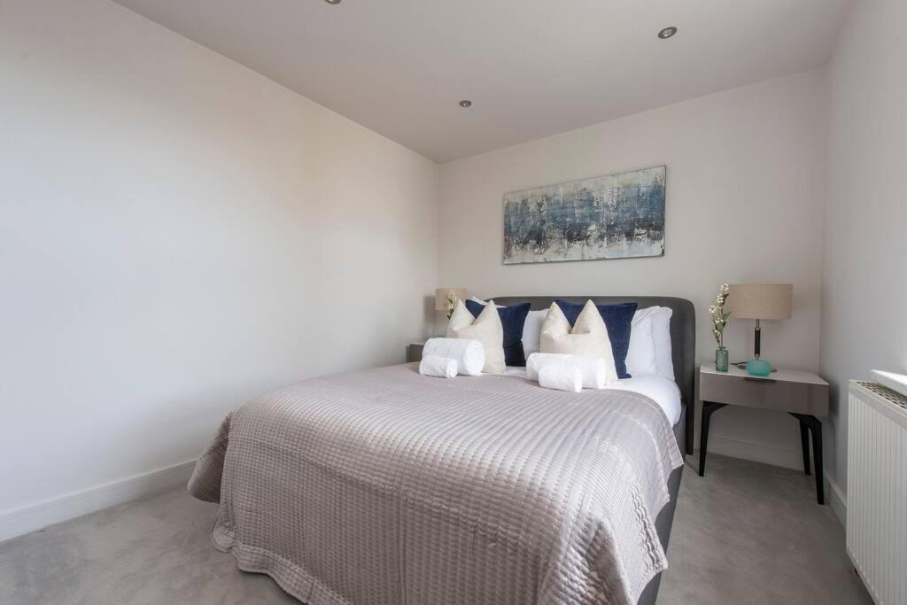 Apartment Elevated Elegance: 1br 1ba Flat In Wellmeadow Rd London