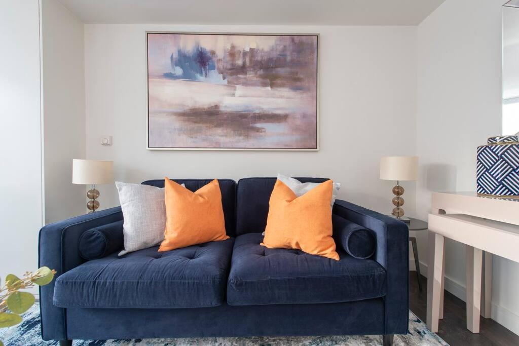Elevated Elegance: 1br 1ba Flat In Wellmeadow Rd Apartment