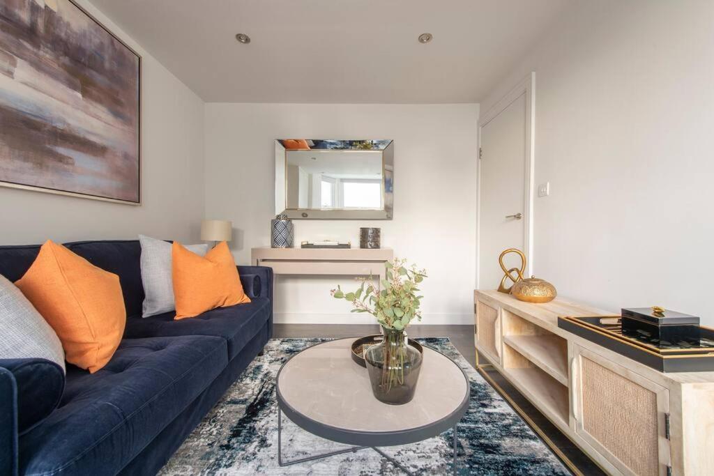 Elevated Elegance: 1br 1ba Flat In Wellmeadow Rd * London