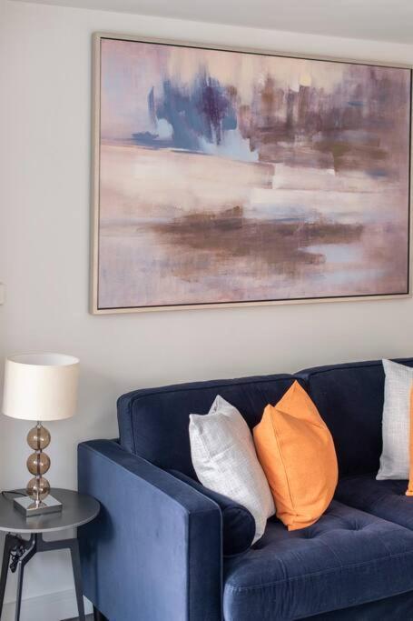 Elevated Elegance: 1br 1ba Flat In Wellmeadow Rd Apartment London
