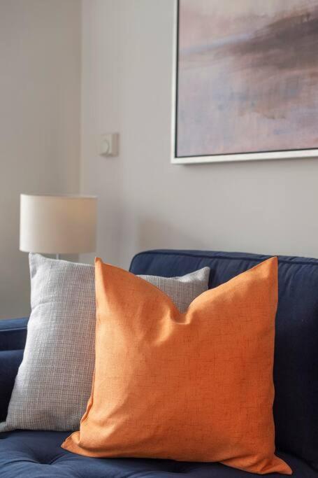 Elevated Elegance: 1br 1ba Flat In Wellmeadow Rd