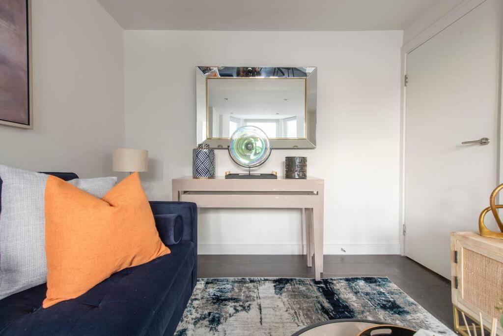Elevated Elegance: 1br 1ba Flat In Wellmeadow Rd * London