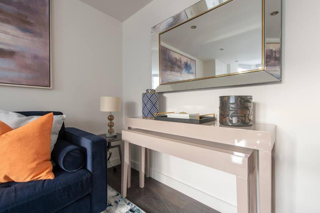 Elevated Elegance: 1br 1ba Flat In Wellmeadow Rd Apartment
