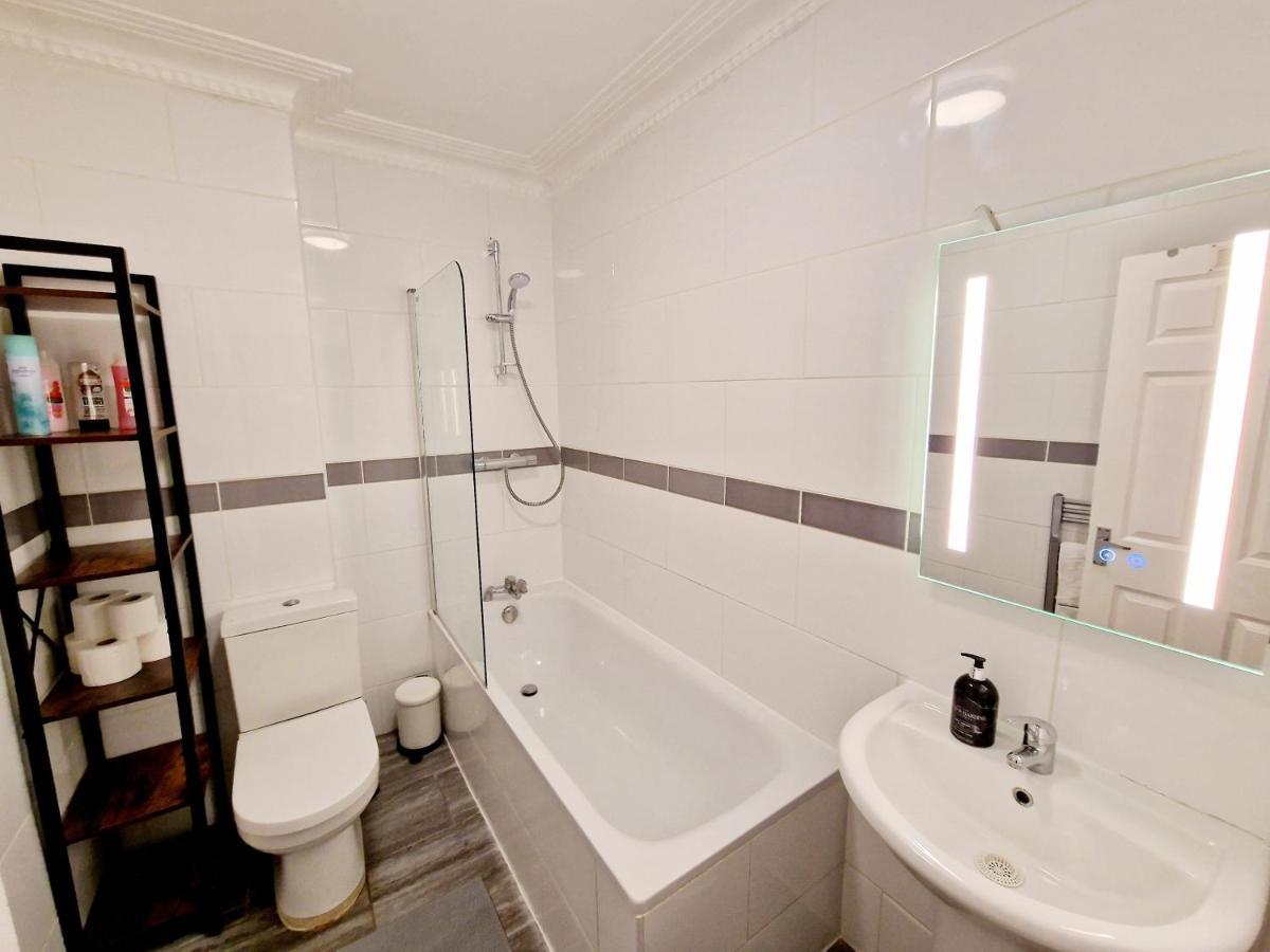 Apartment Lovely Ground Floor With High Ceiling And A Private Garden By Earl's Court Station London