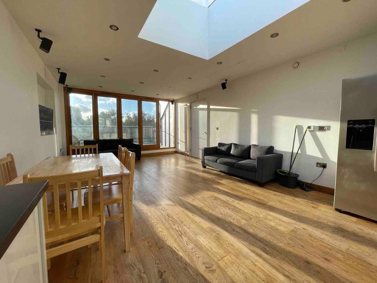 Luxurious Two Bedroom Penthouse London