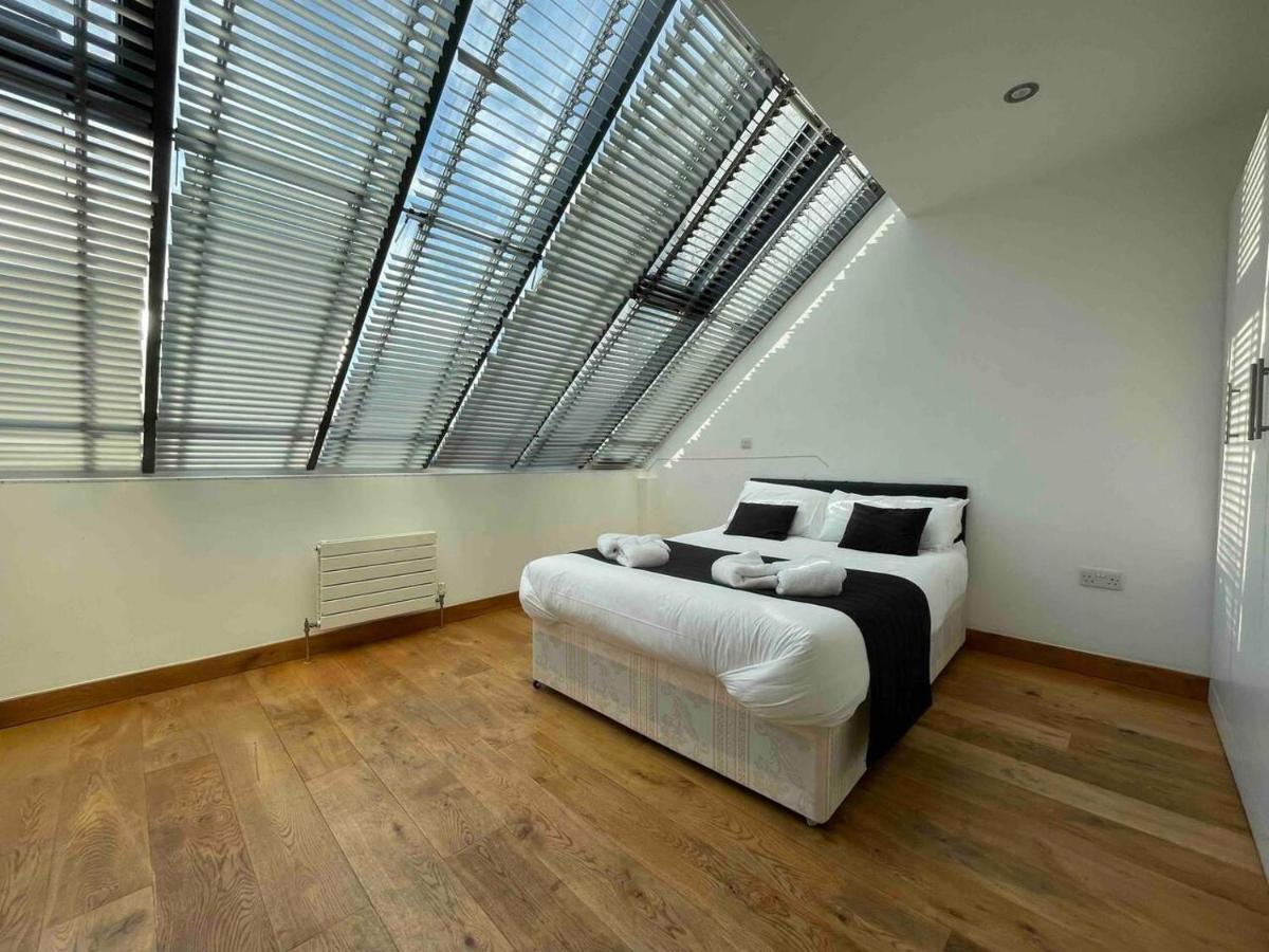 Apartment Luxurious Two Bedroom Penthouse London