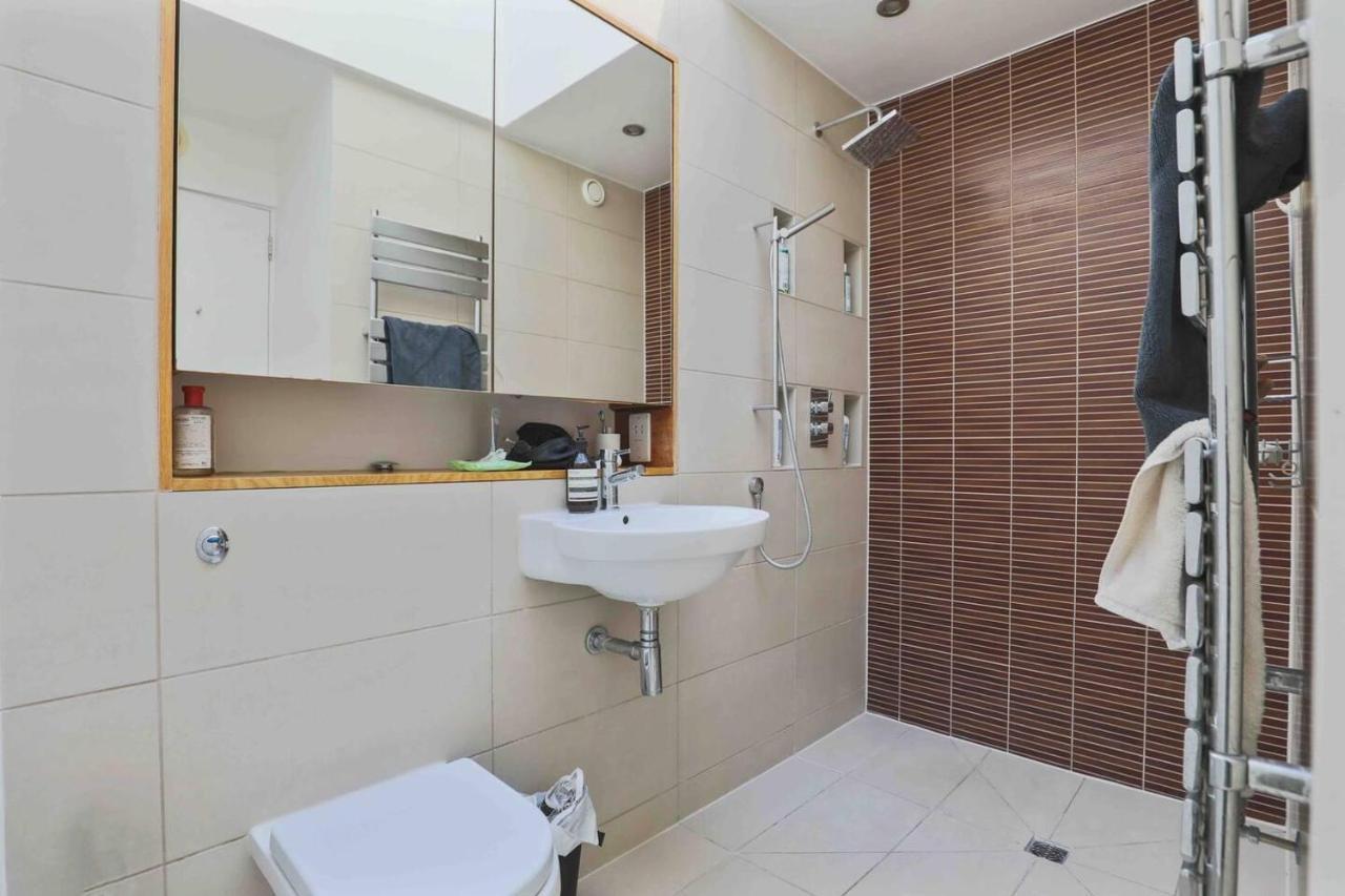 Apartment Luxurious Two Bedroom Penthouse