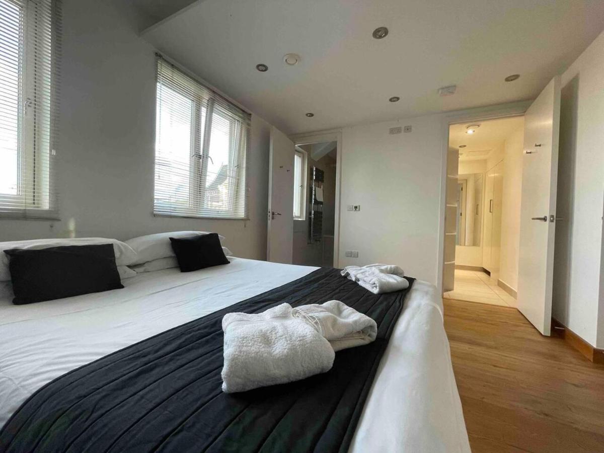 Luxurious Two Bedroom Penthouse Apartment London