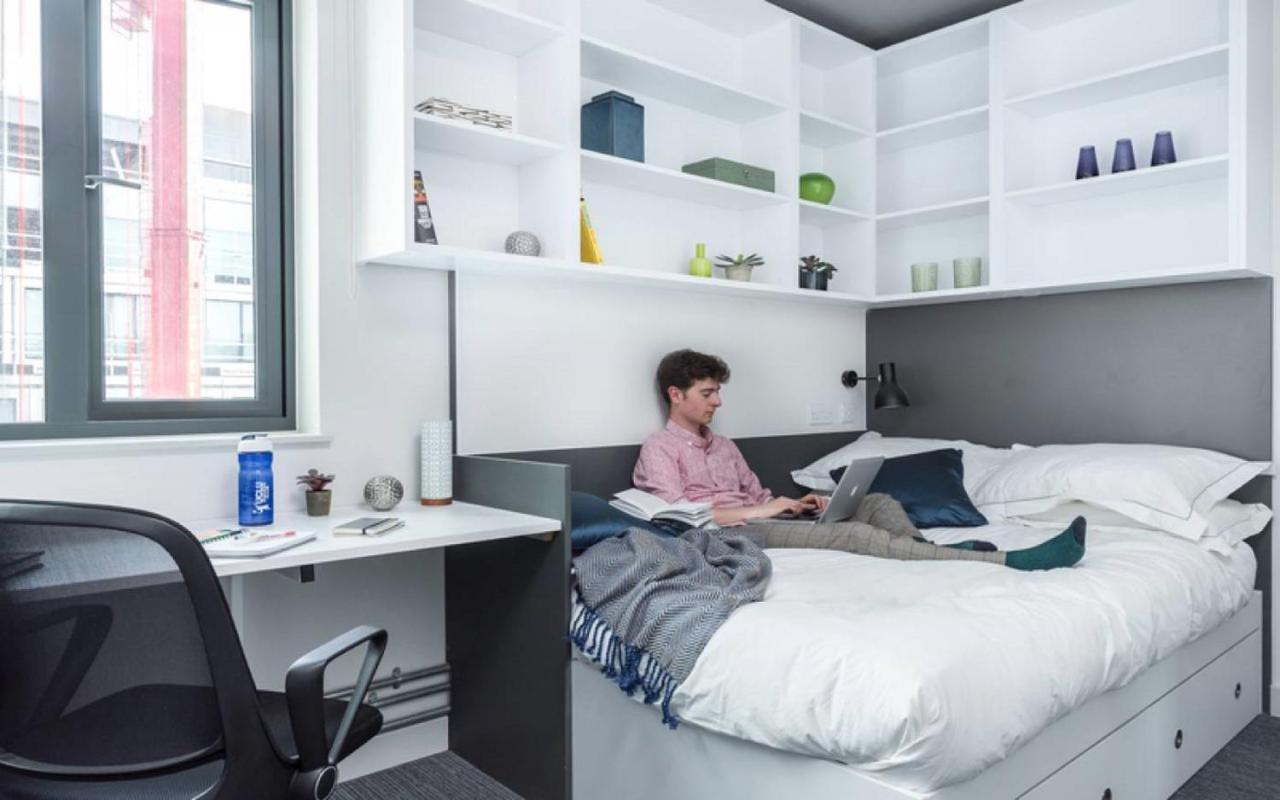 Astor College Apartment *