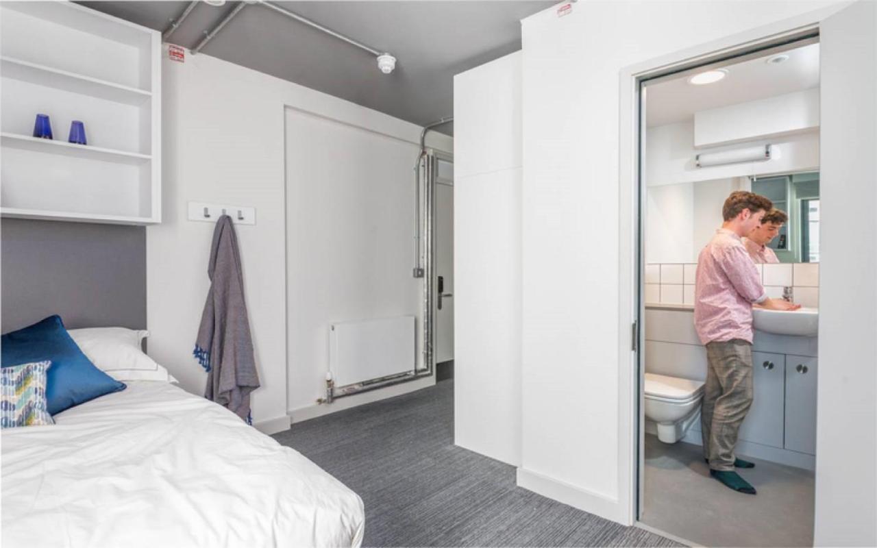 Apartment Astor College London