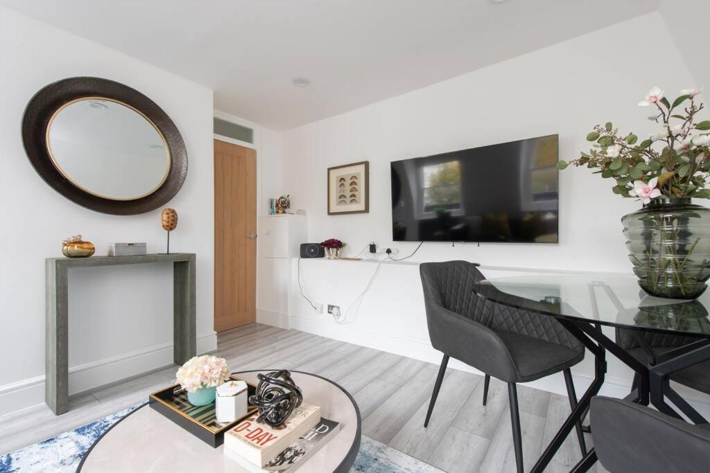 Stunning Notting Hill Not Active * London