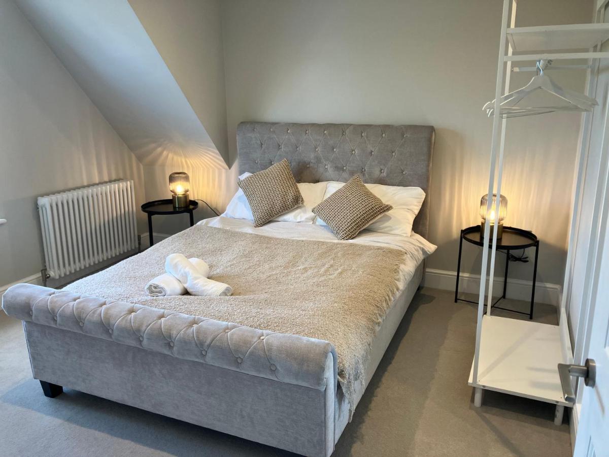Stylish 1 Bed Flat With Private Terrace In Wimbledon - 3 The Queens Apartment *