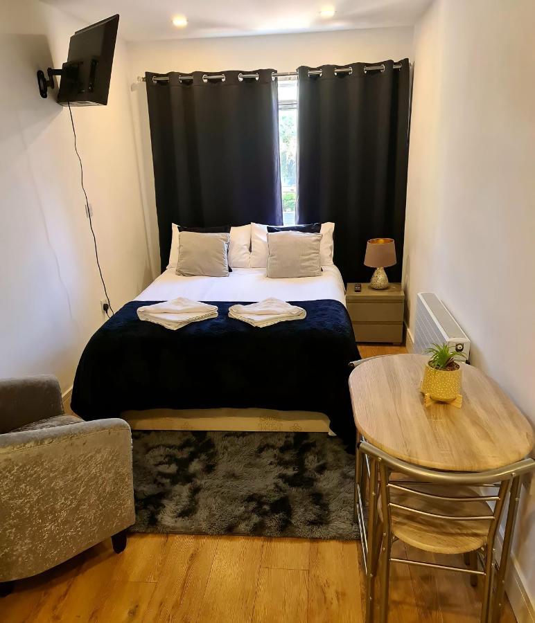 Chanel Ensuite Double * London