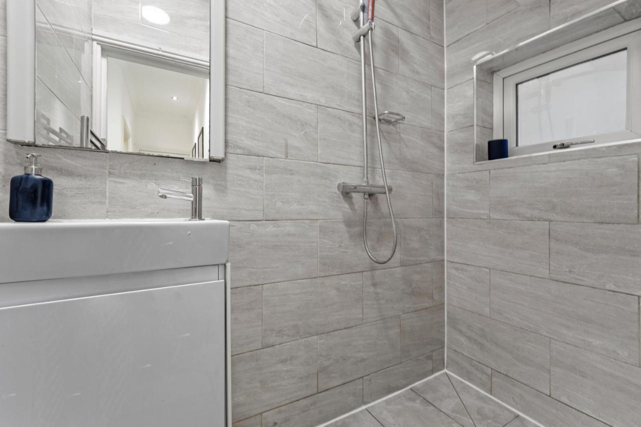 Apartment Stunning 3-bedroom In - Sleeps 8 *