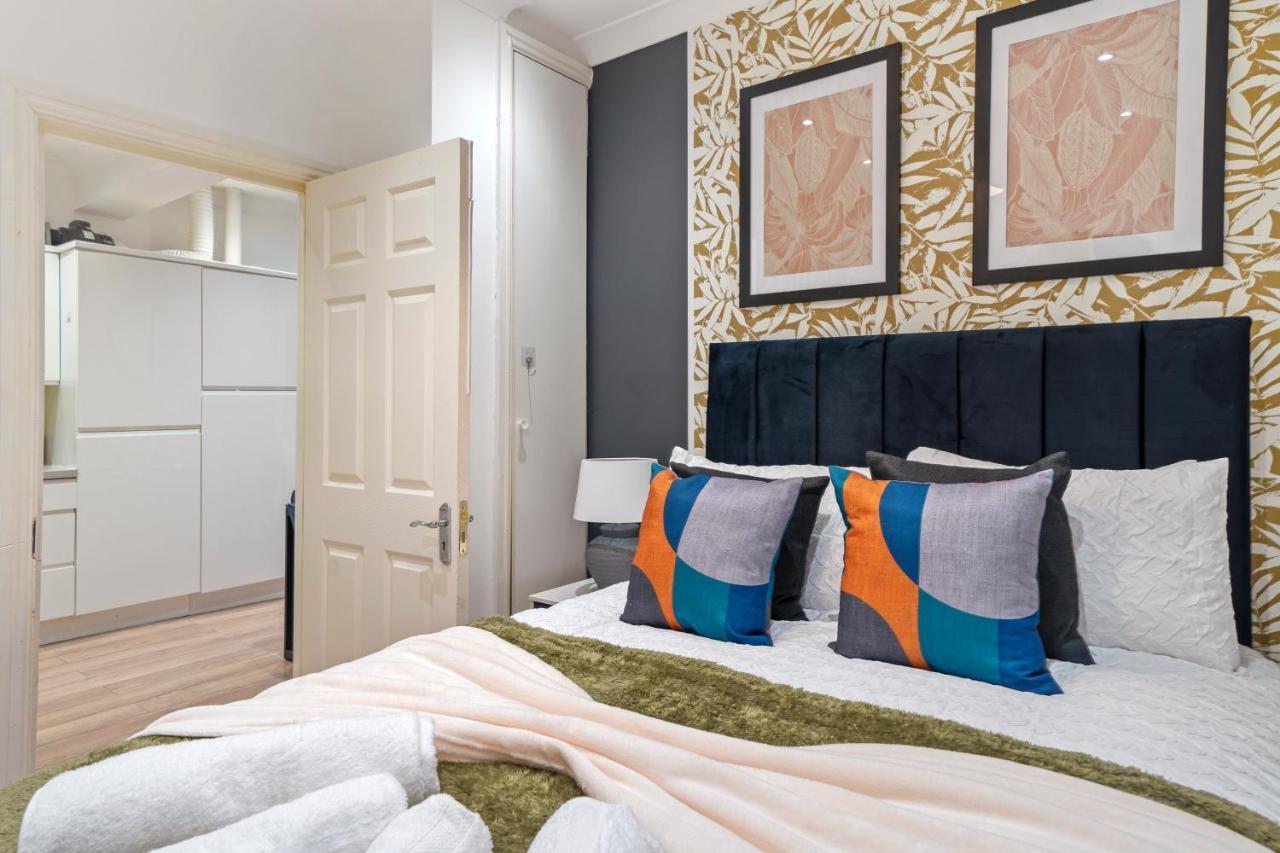 Stunning 3-bedroom In - Sleeps 8 London