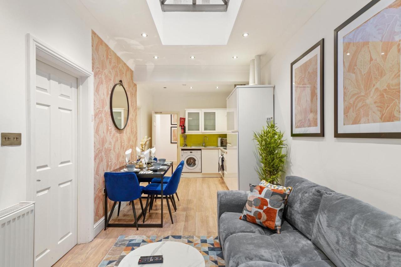 Stunning 3-bedroom In - Sleeps 8 *
