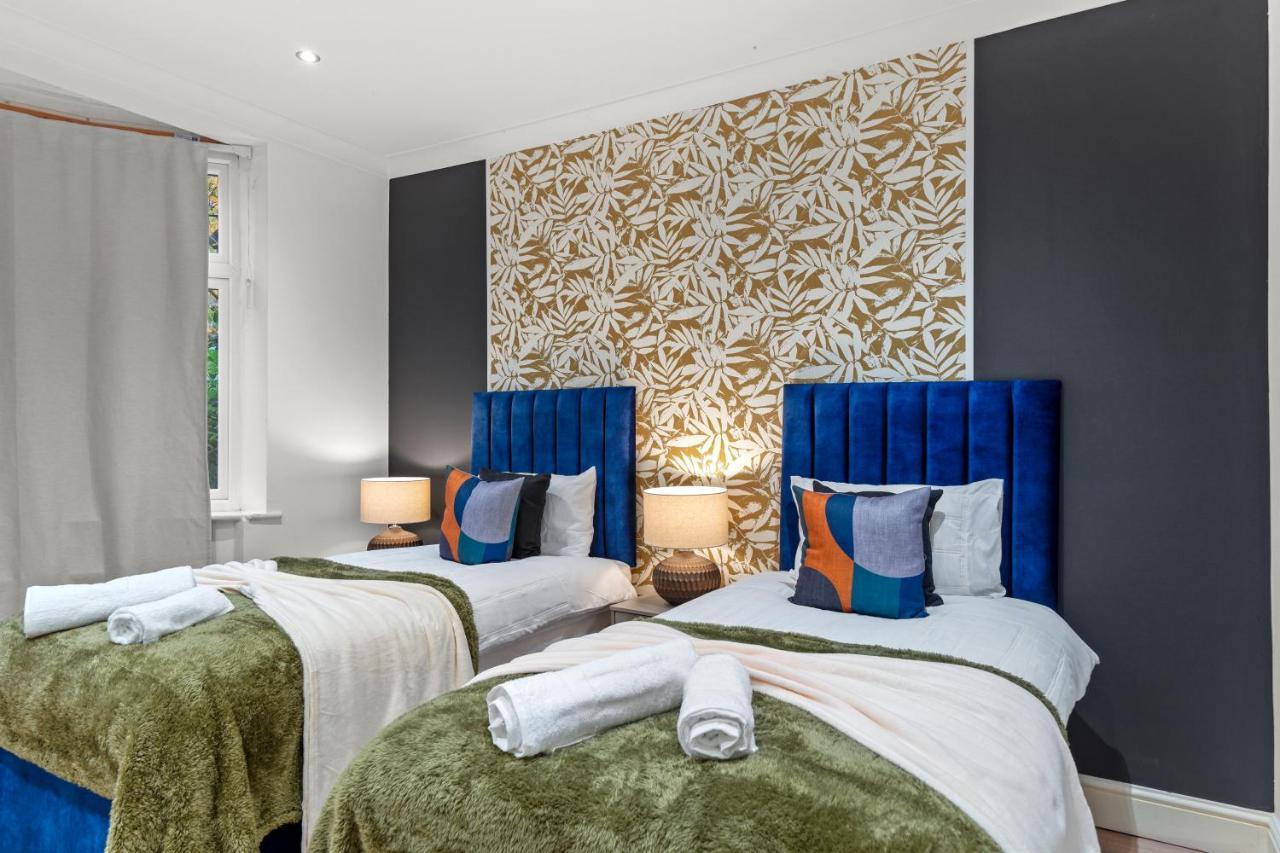 Stunning 3-bedroom In - Sleeps 8 Apartment *
