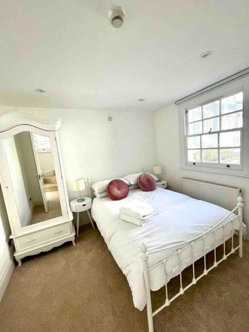 Fab Split Level Kensington Apartment *