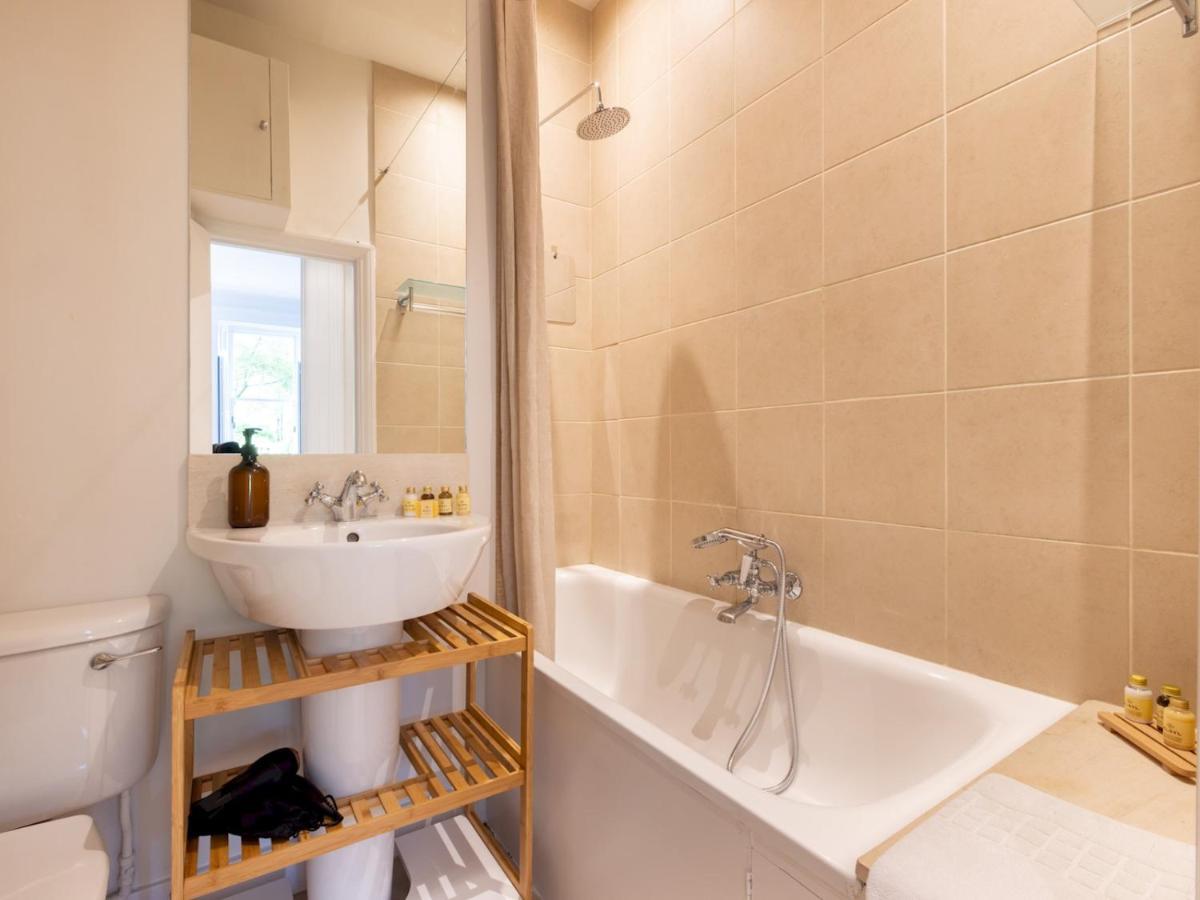 Pass The Keys Gorgeous With Access To A Private Garden Apartamento