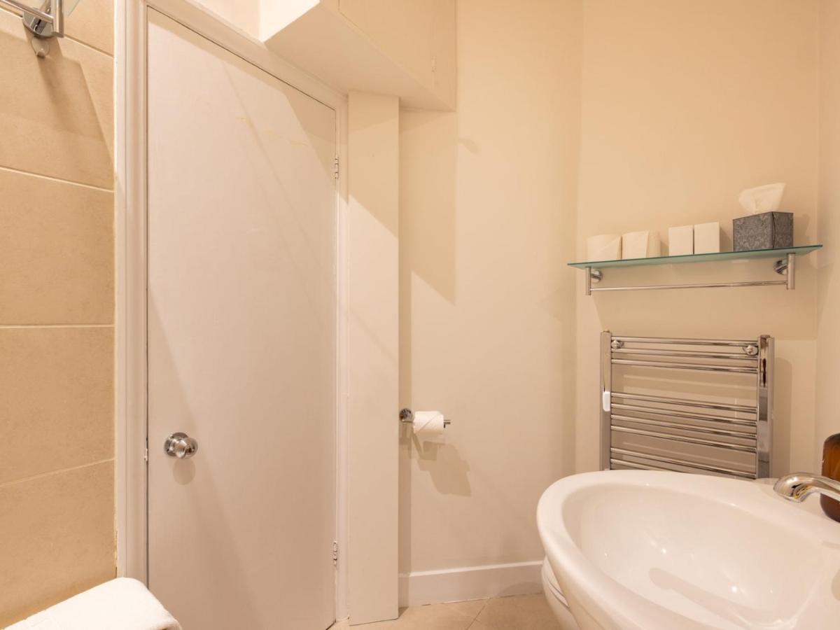 Pass The Keys Gorgeous With Access To A Private Garden Apartamento Londres