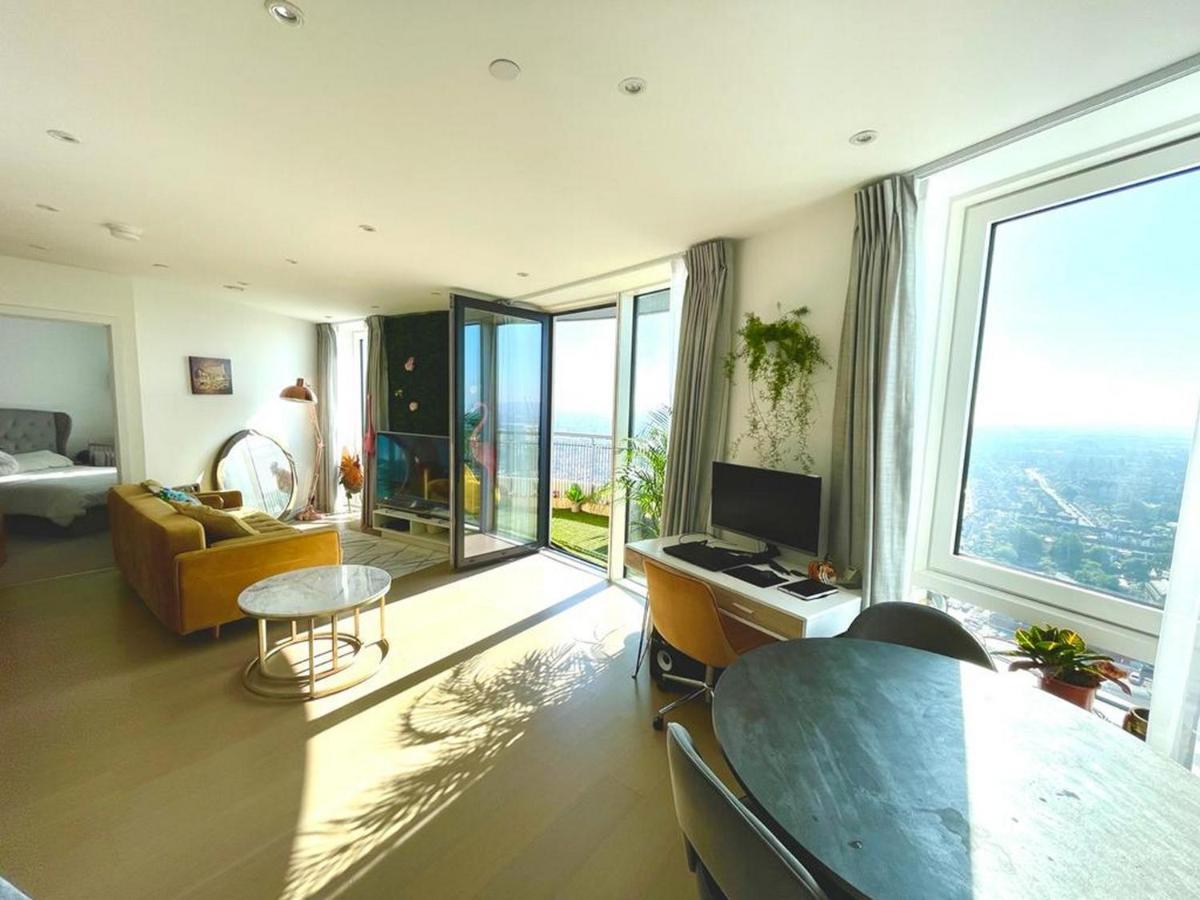 Stylish 1-bedroom With Stunning Views Apartment *