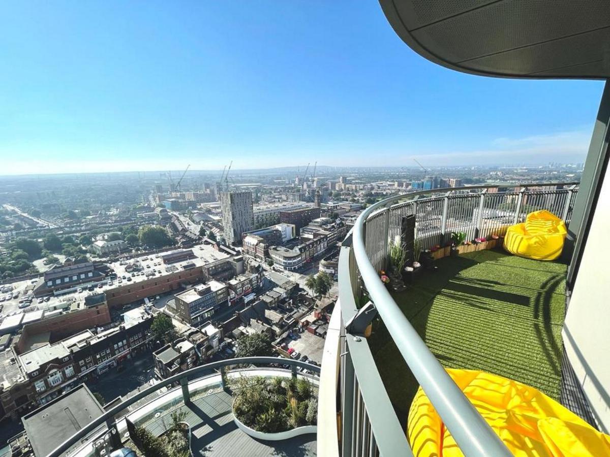 Stylish 1-bedroom With Stunning Views *