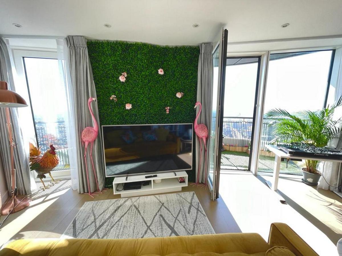 Stylish 1-bedroom With Stunning Views