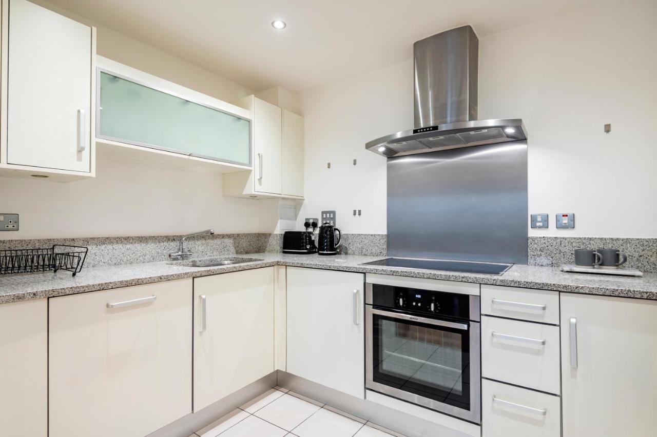 Paddington Basin View Apartment