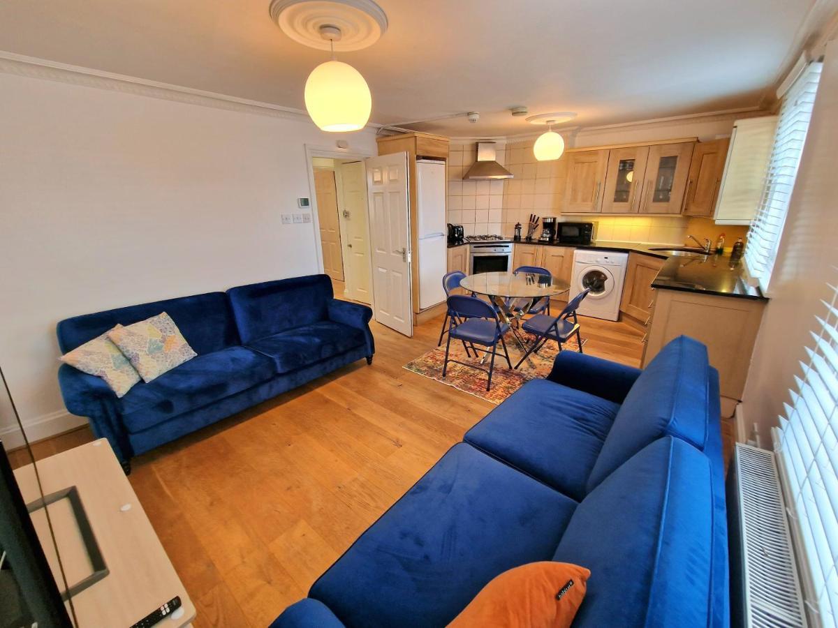 Cosy In Kensington - Great Location! 3 Minutes Walk To Earl's Court Station Apartment London