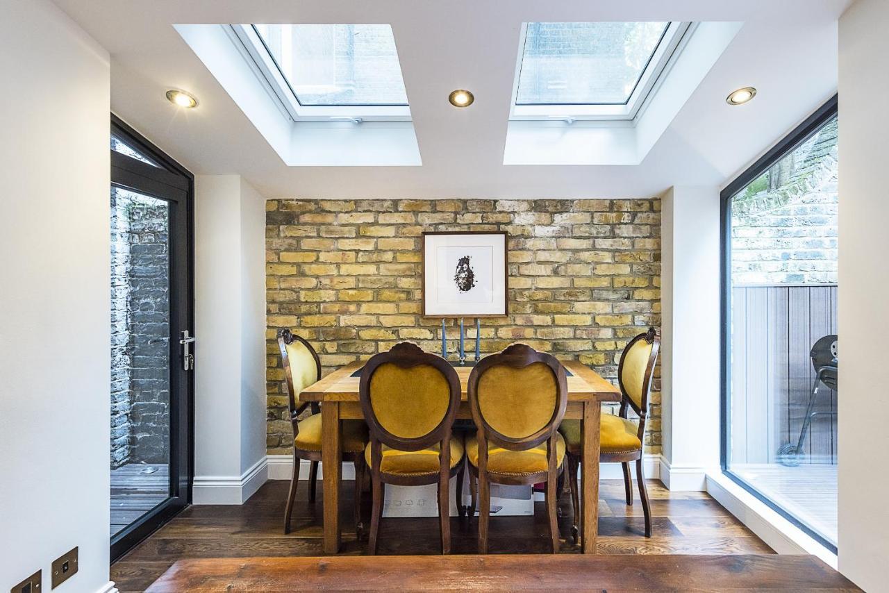 Kensington Luxurious Three Bedroom *