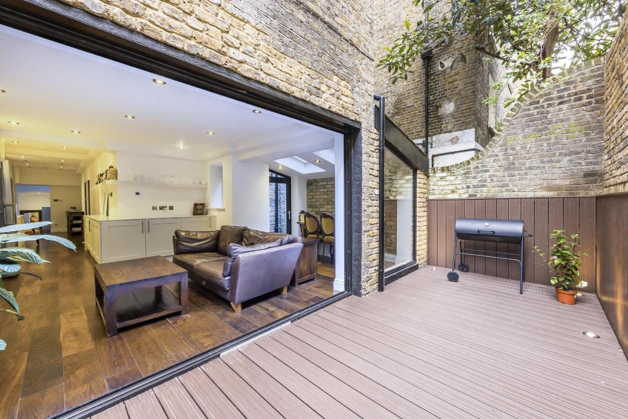 Kensington Luxurious Three Bedroom London