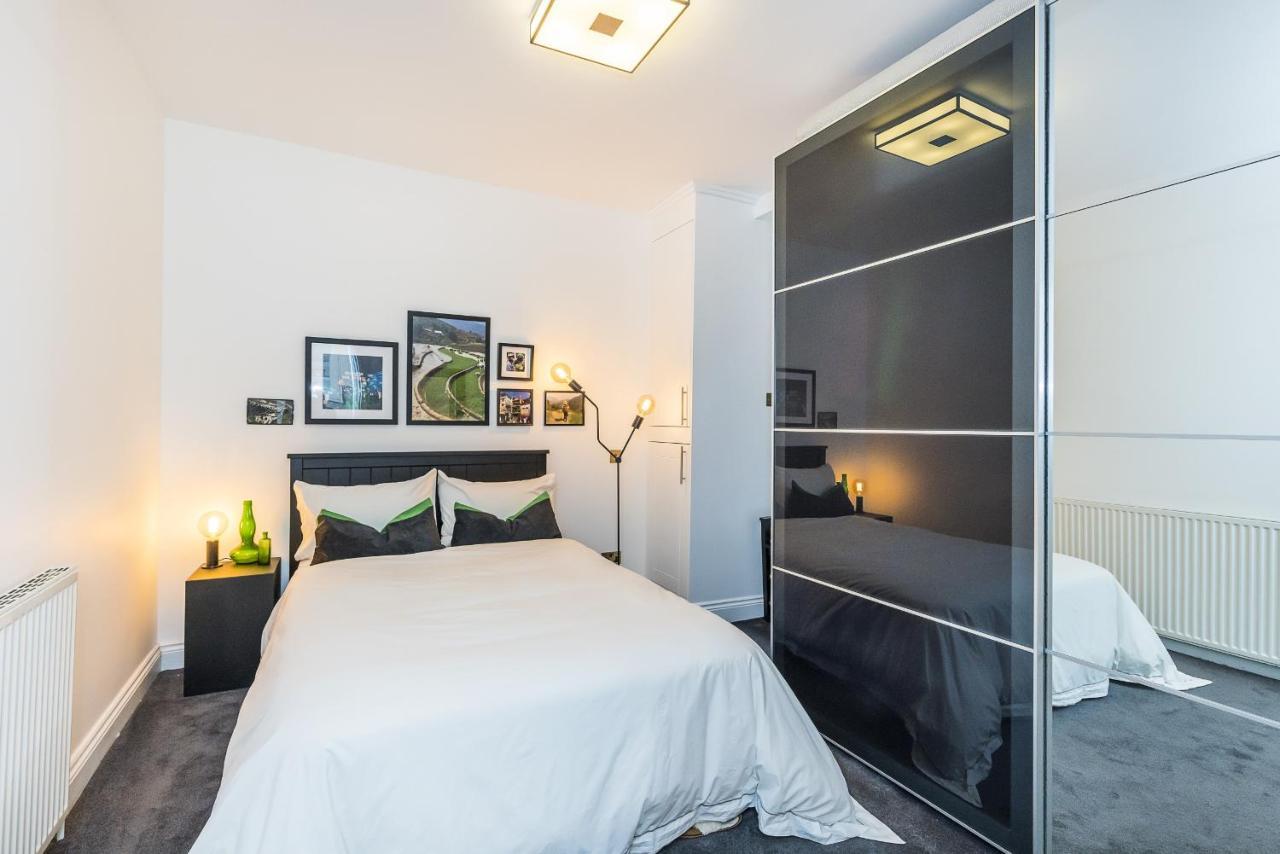 Kensington Luxurious Three Bedroom London