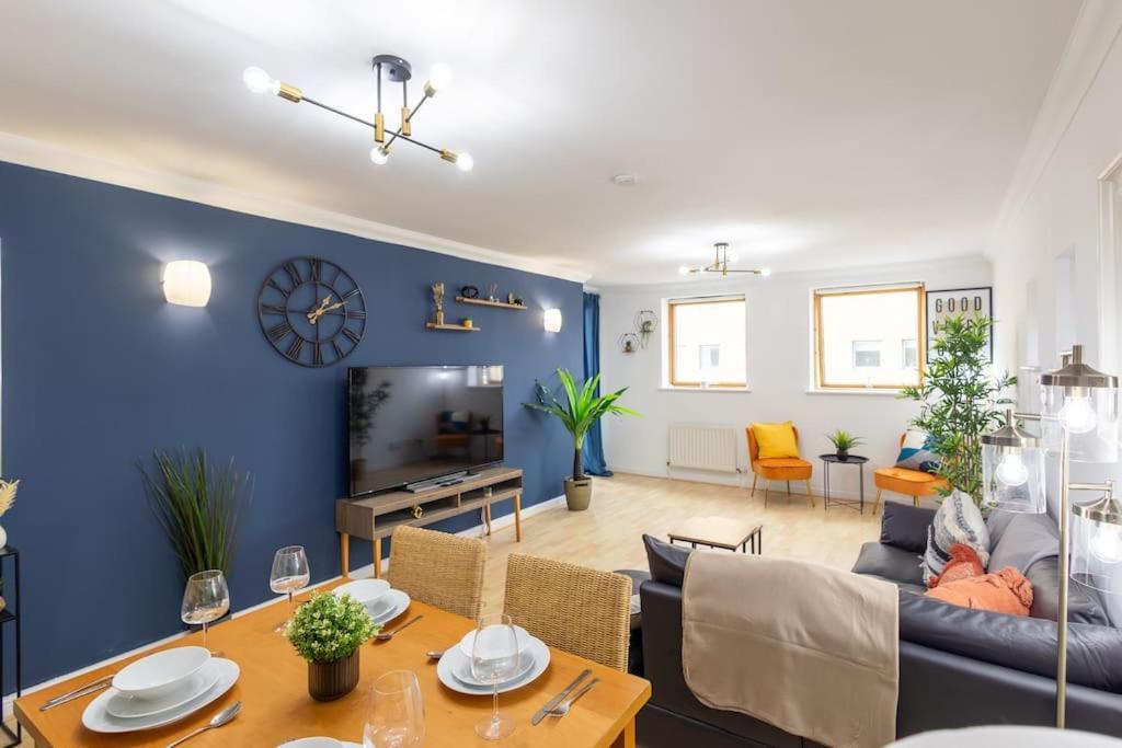 Apartamento Morden Apartment, By The Sea With Free Parking *
