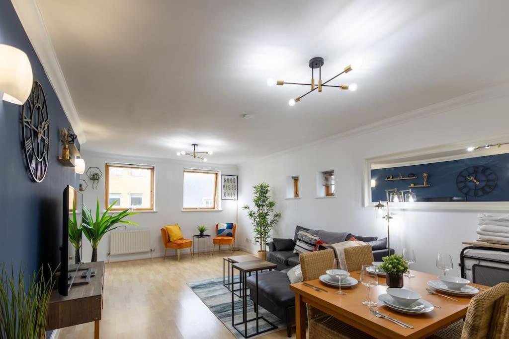 Morden Apartment, By The Sea With Free Parking Apartamento *