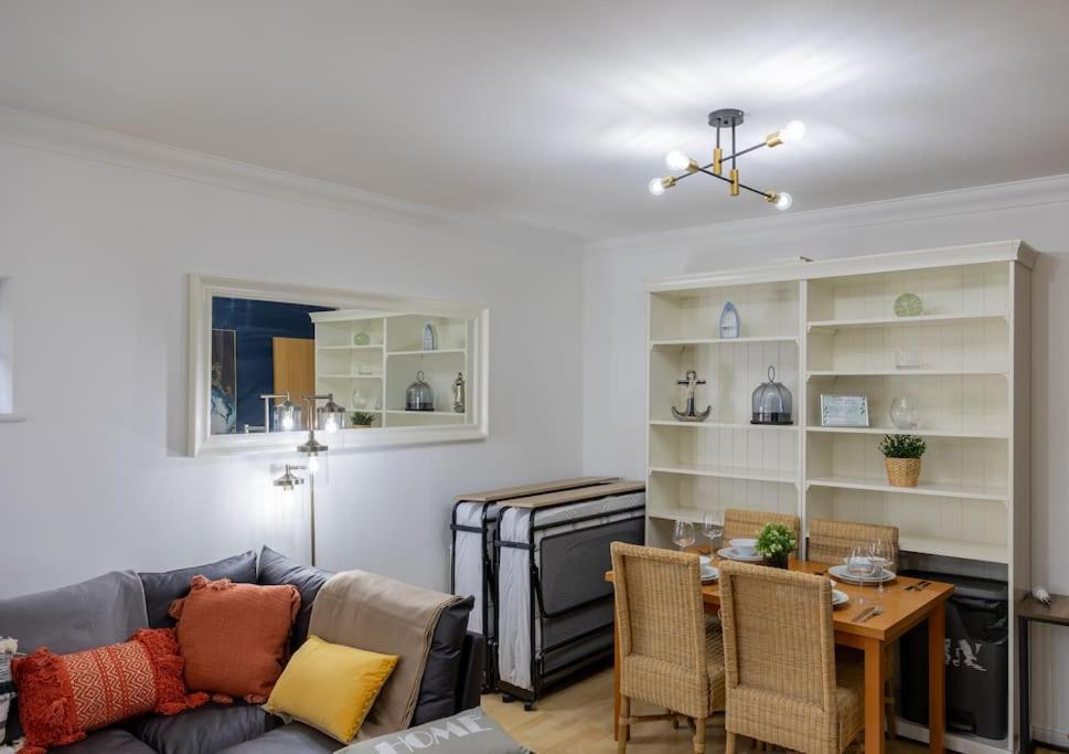 Morden Apartment, By The Sea With Free Parking Londres